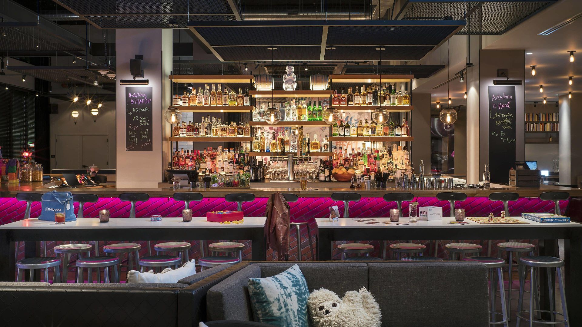 Hotel Moxy Downtown 3*