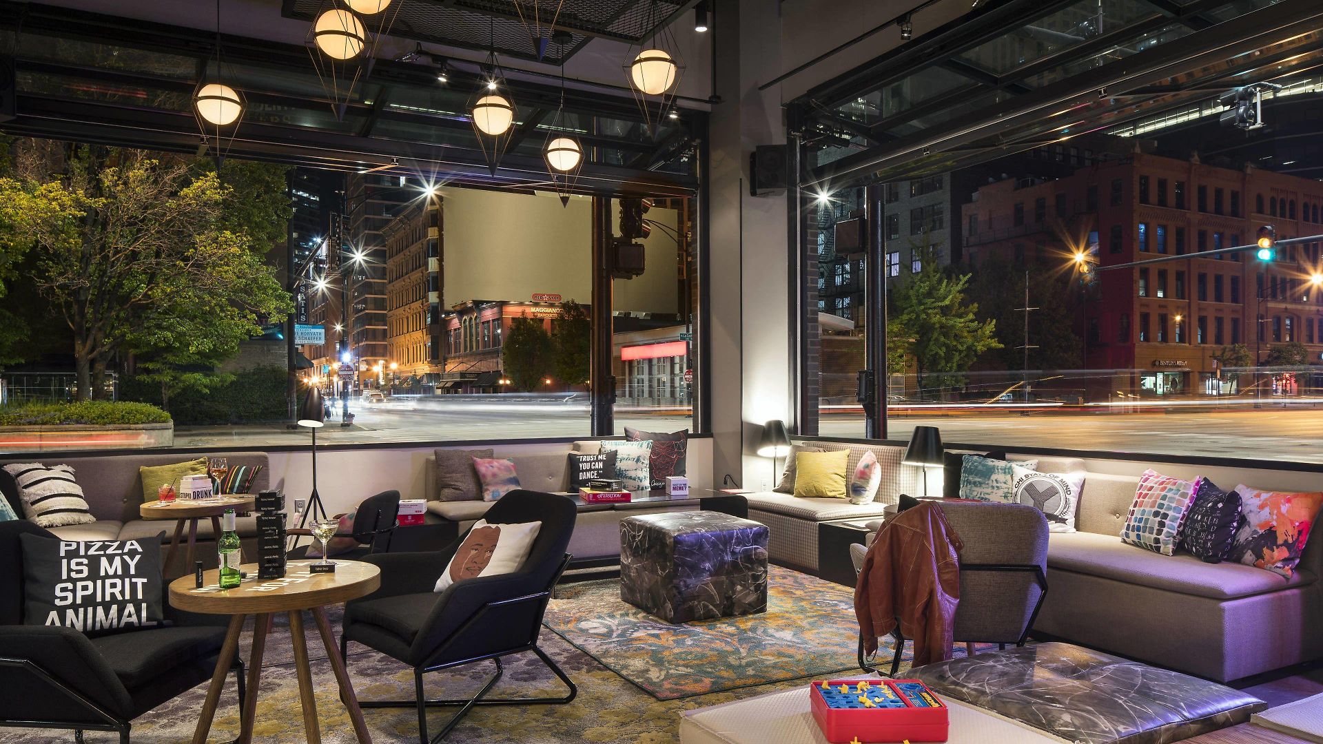 Hotel Moxy Downtown 3*