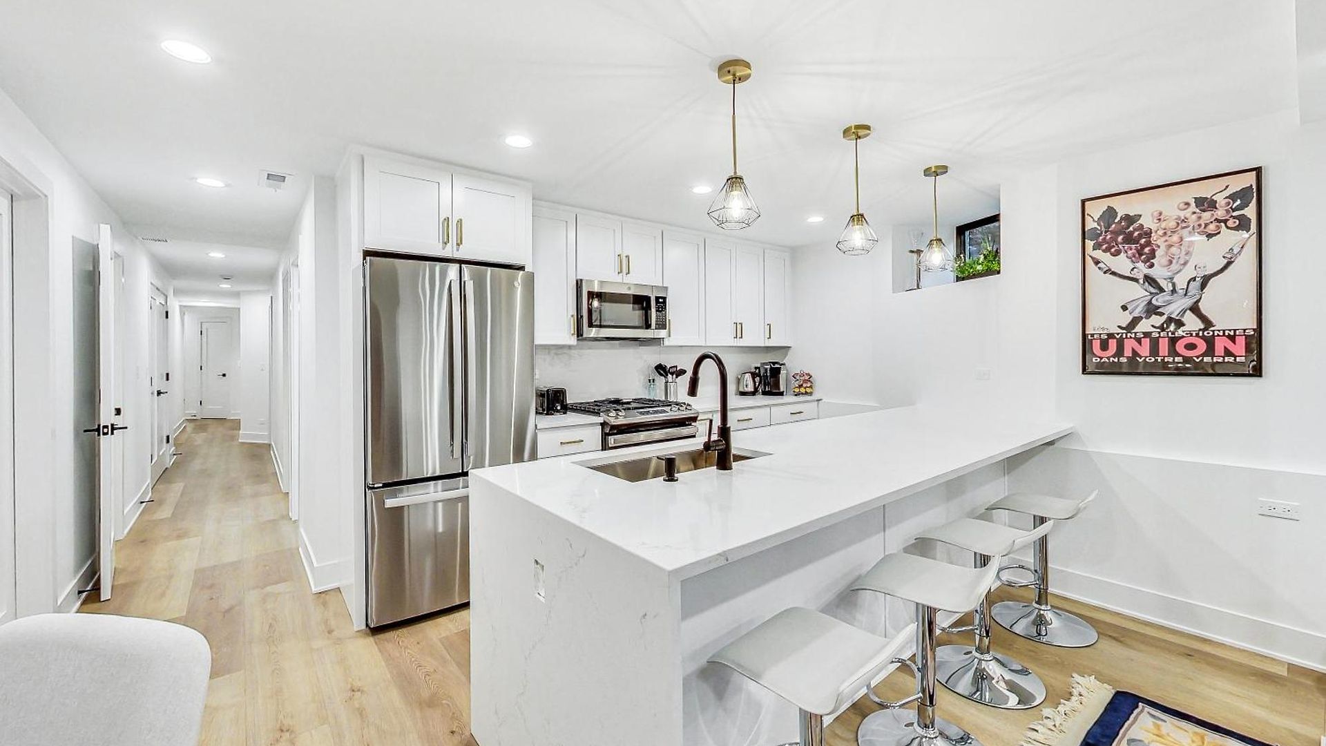 East Lincoln Park Gem Spacious 4 Br Apartment *