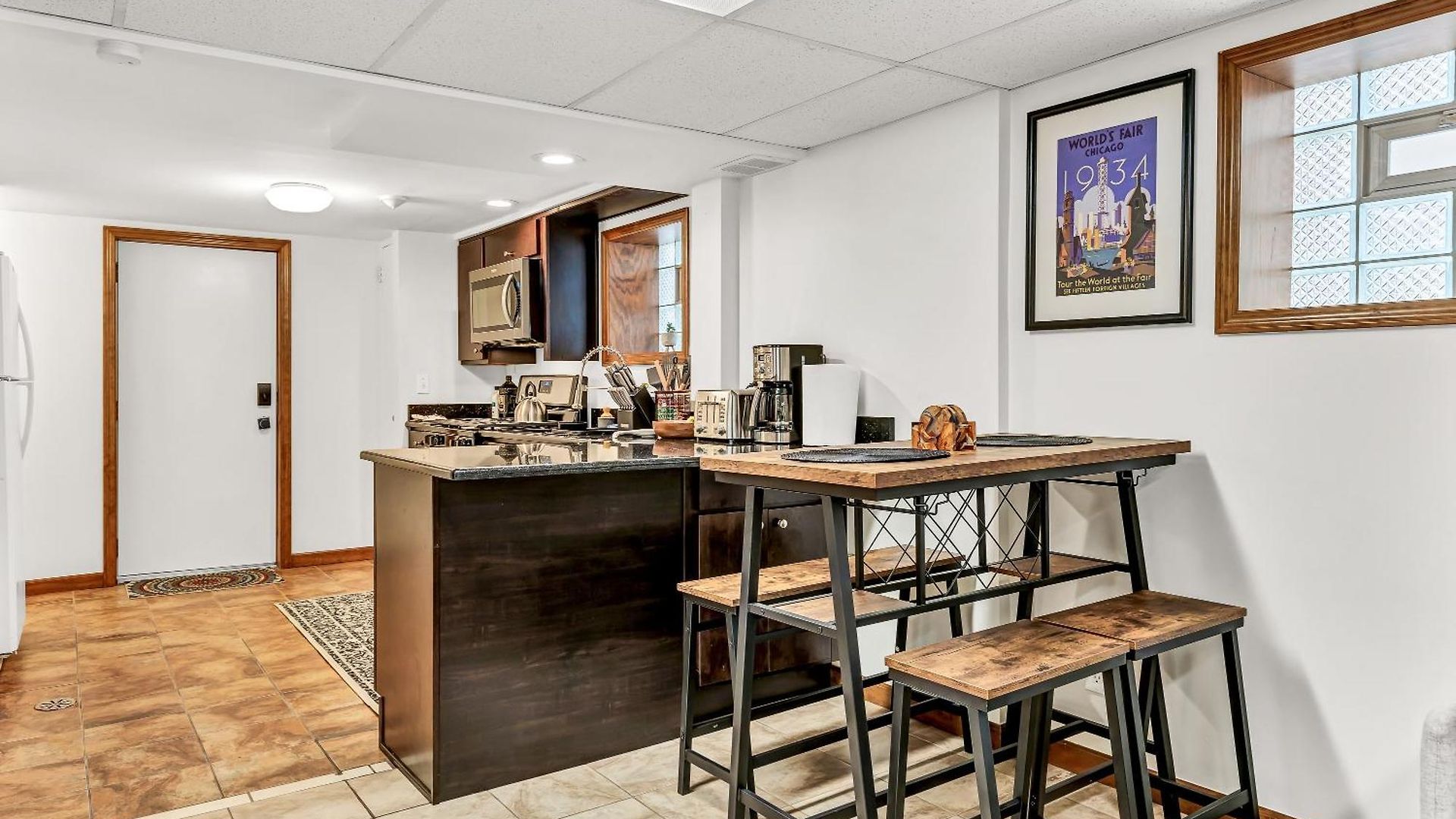 Stylish Garden-level 2br: Quiet Neighborhood