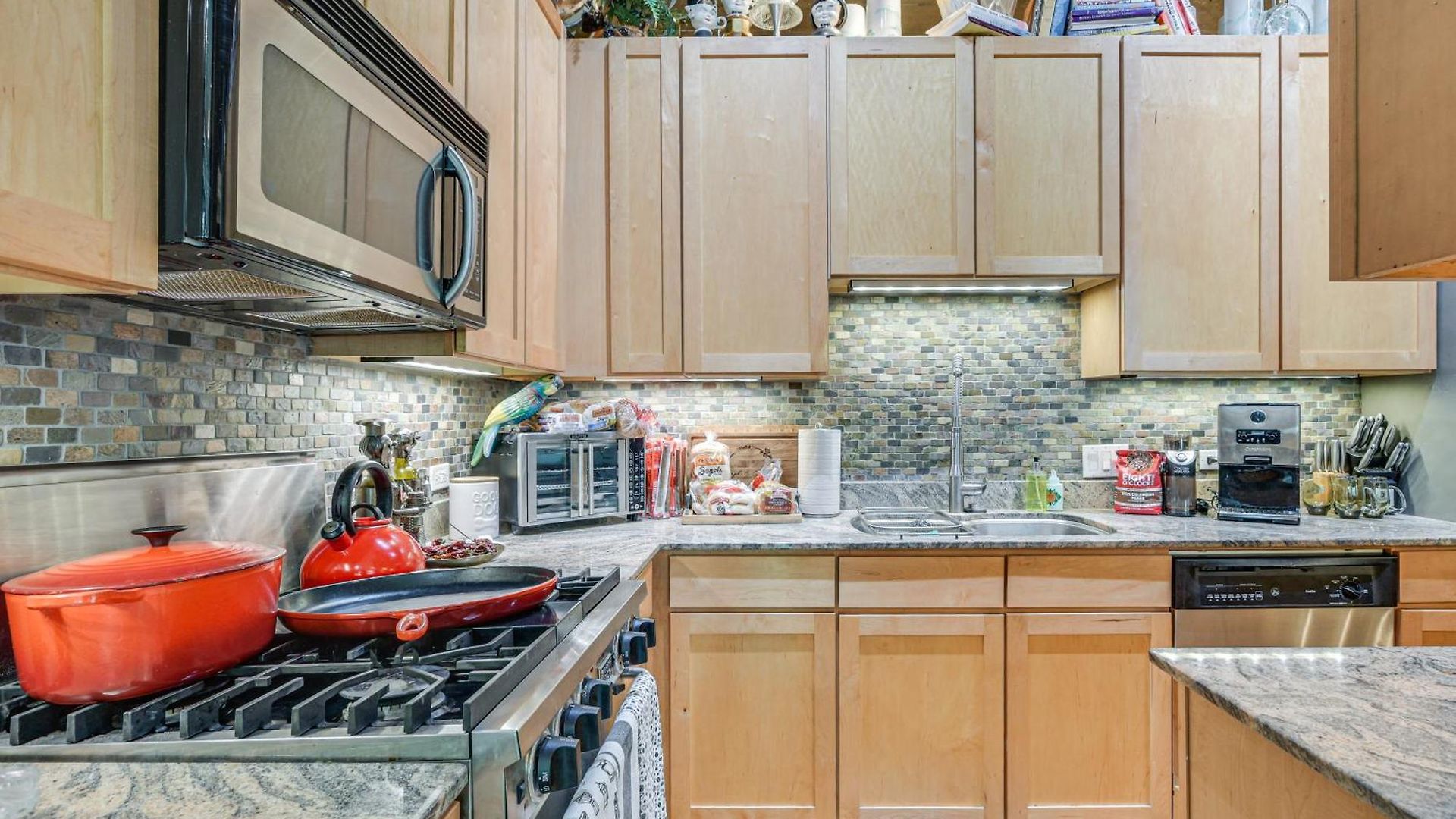 Extended Stay: Walk To Uic Campus & Train! *