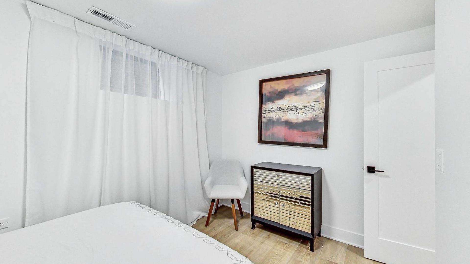 East Lincoln Park Gem Spacious 4 Br Apartment Chicago