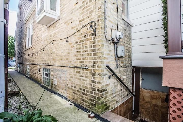 Stylish Garden-level 2br: Quiet Neighborhood
