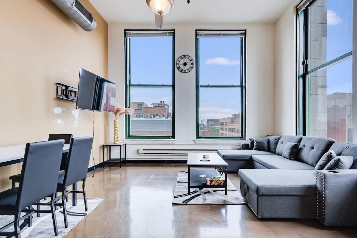 West Loop - Views With In & Out Parking 4 Apartment *