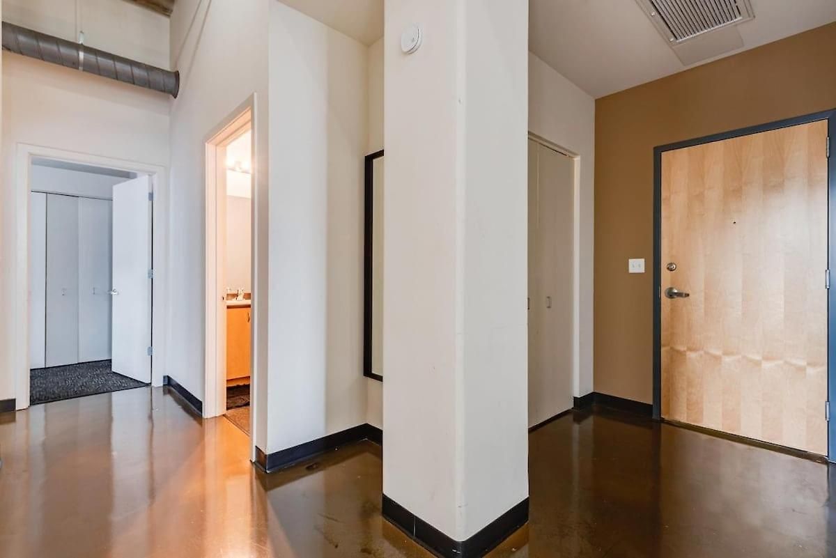 West Loop - Views With In & Out Parking 4 *