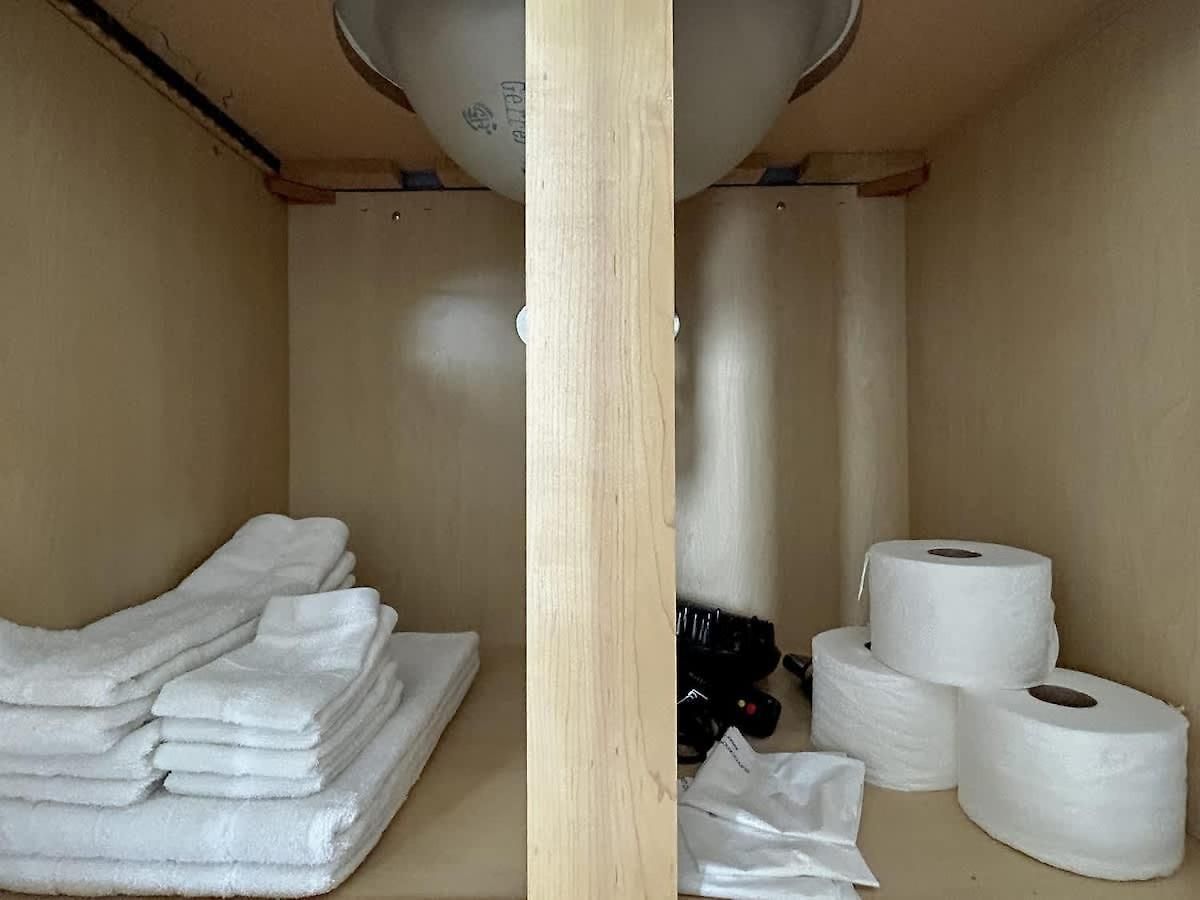 Apartment West Loop - Views With In & Out Parking 4 *