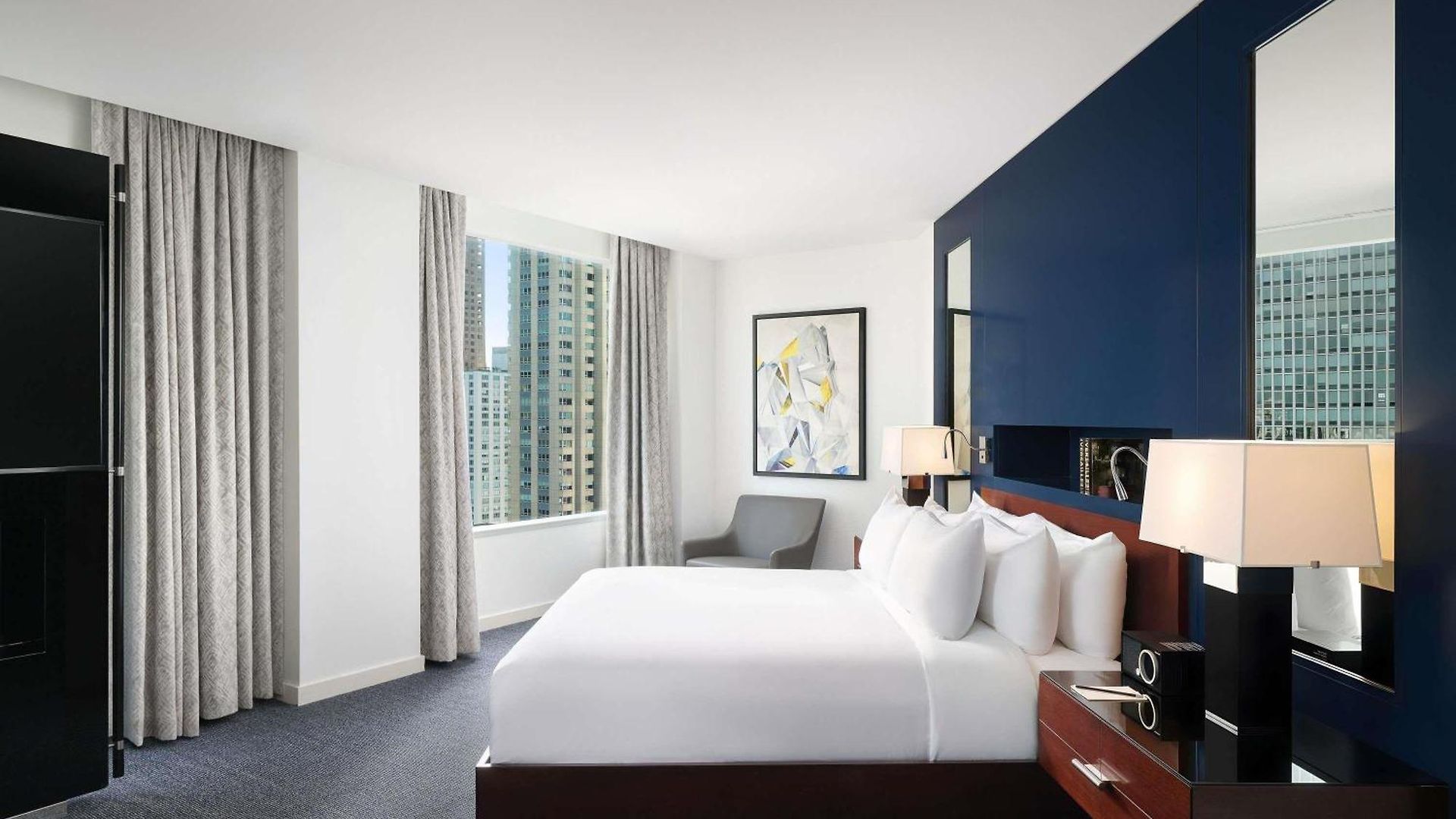 Sofitel Magnificent Mile Hotel 5*