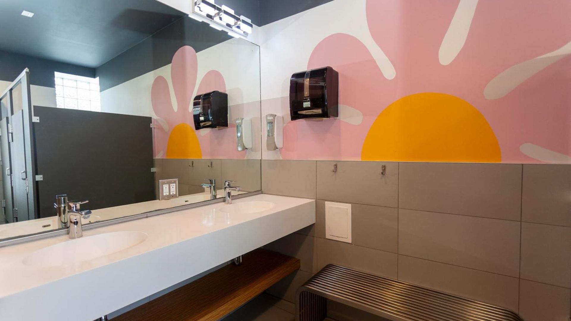 Parthenon Hostel *