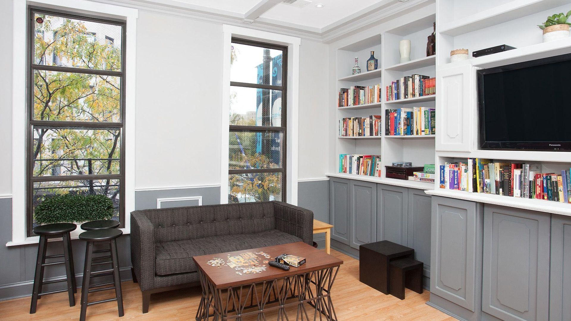 Parthenon Hostel *