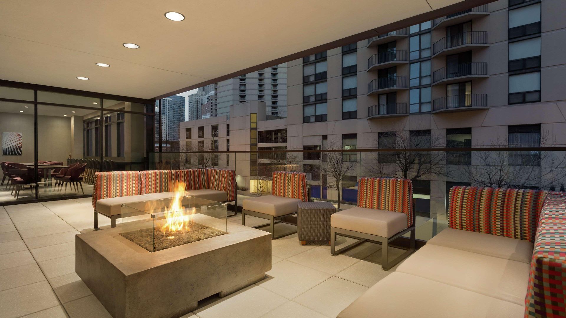 Hotel Home2 By Hilton River North Chicago