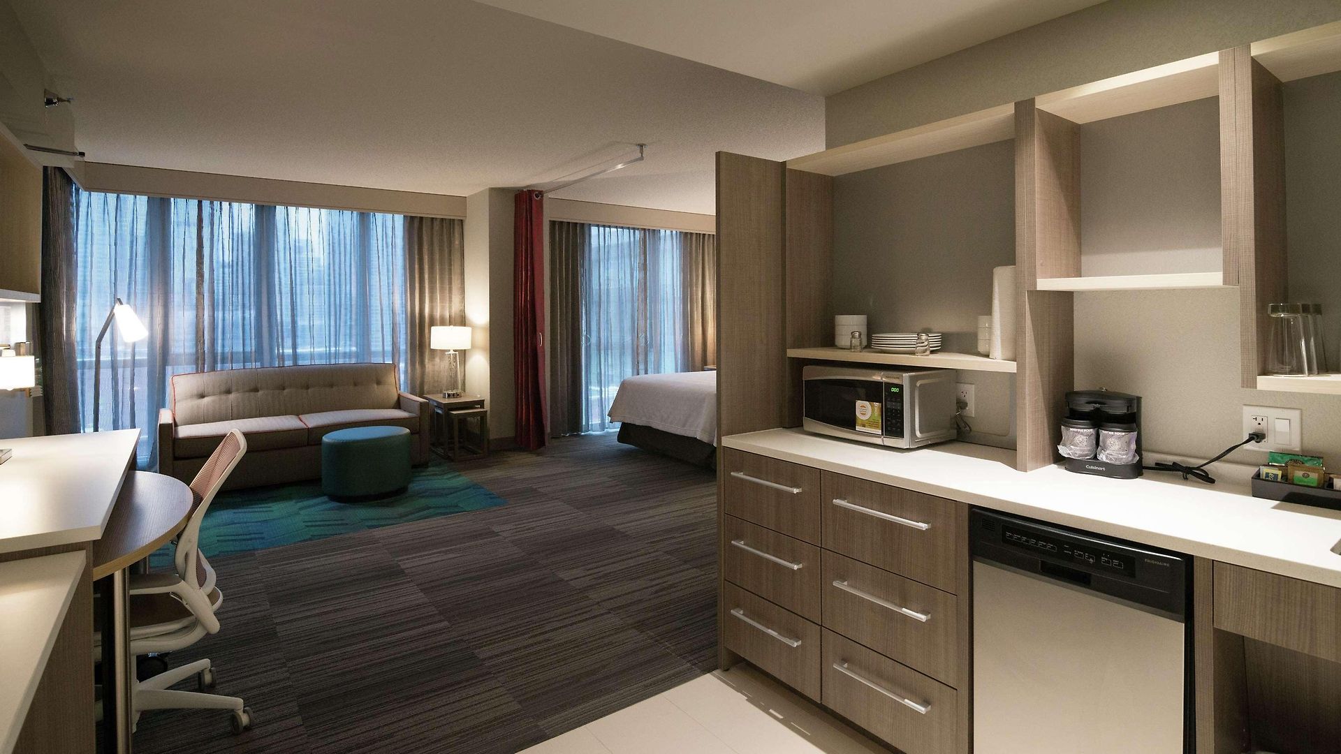 Home2 By Hilton River North Hotel 3*