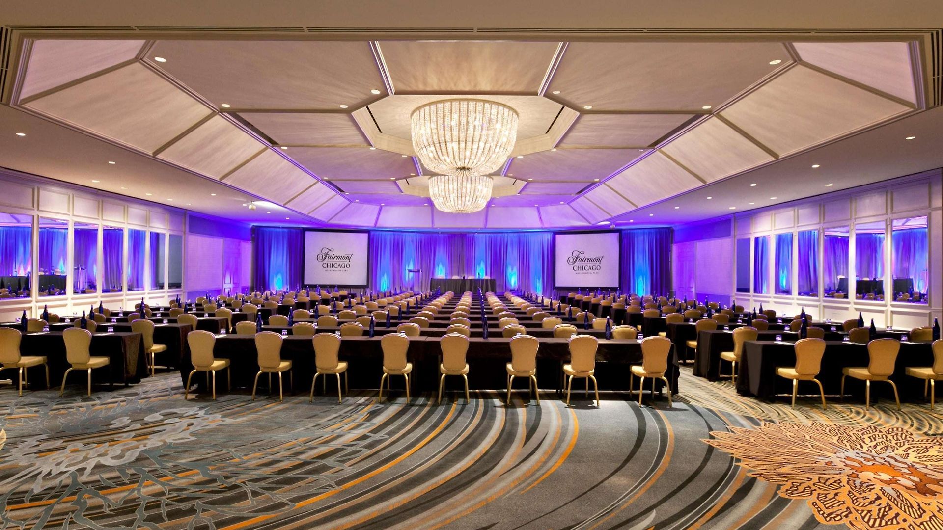 Fairmont Millennium Park 4*