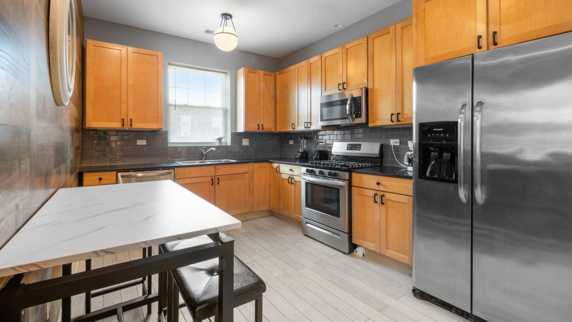 Kenwood Apartments, Downtown Hyde Park Homestay *