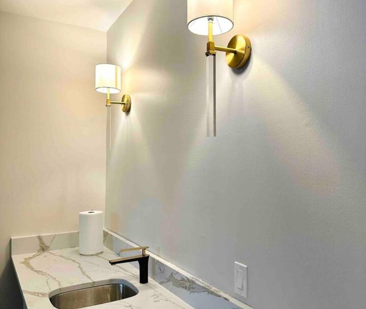 New! Spacious Art Deco Modern 5 Bd/3ba