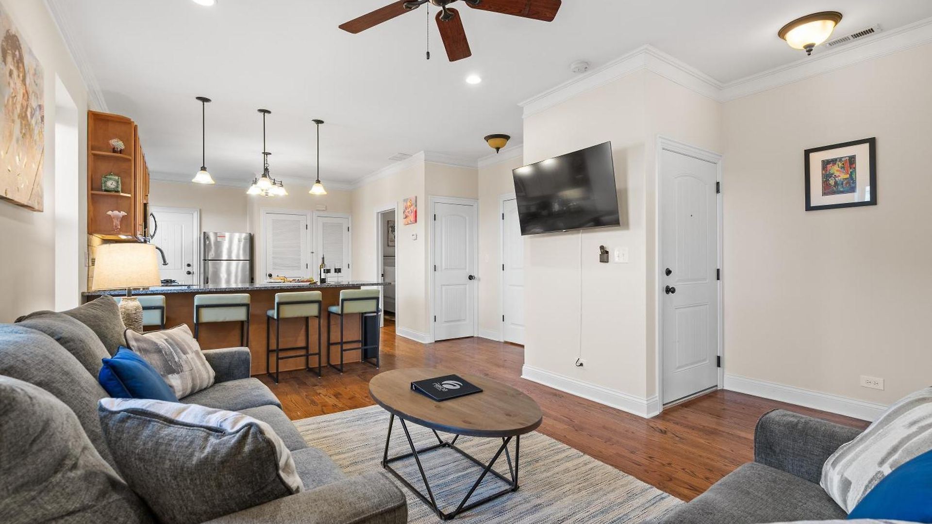 North Center - Walkable - Transit Accessible - King & Queen Beds * Chicago