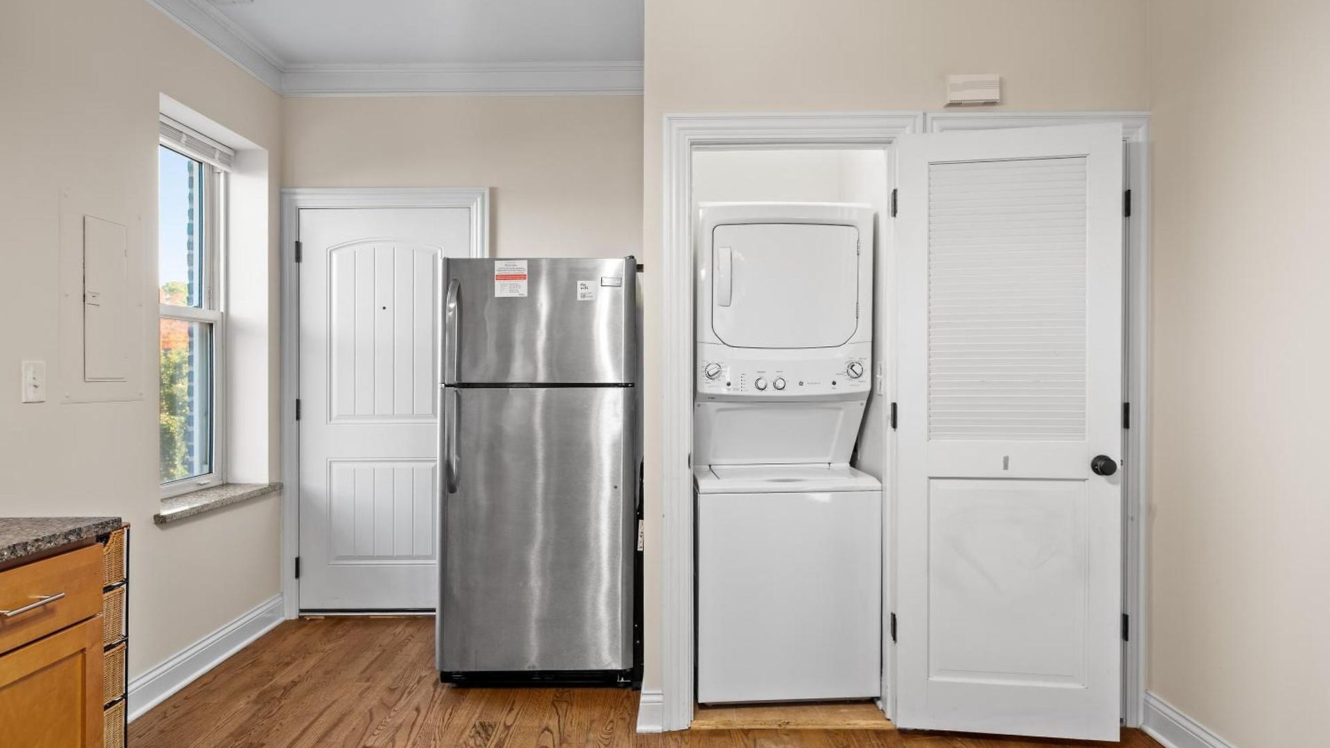 North Center - Walkable - Transit Accessible - King & Queen Beds Apartment *