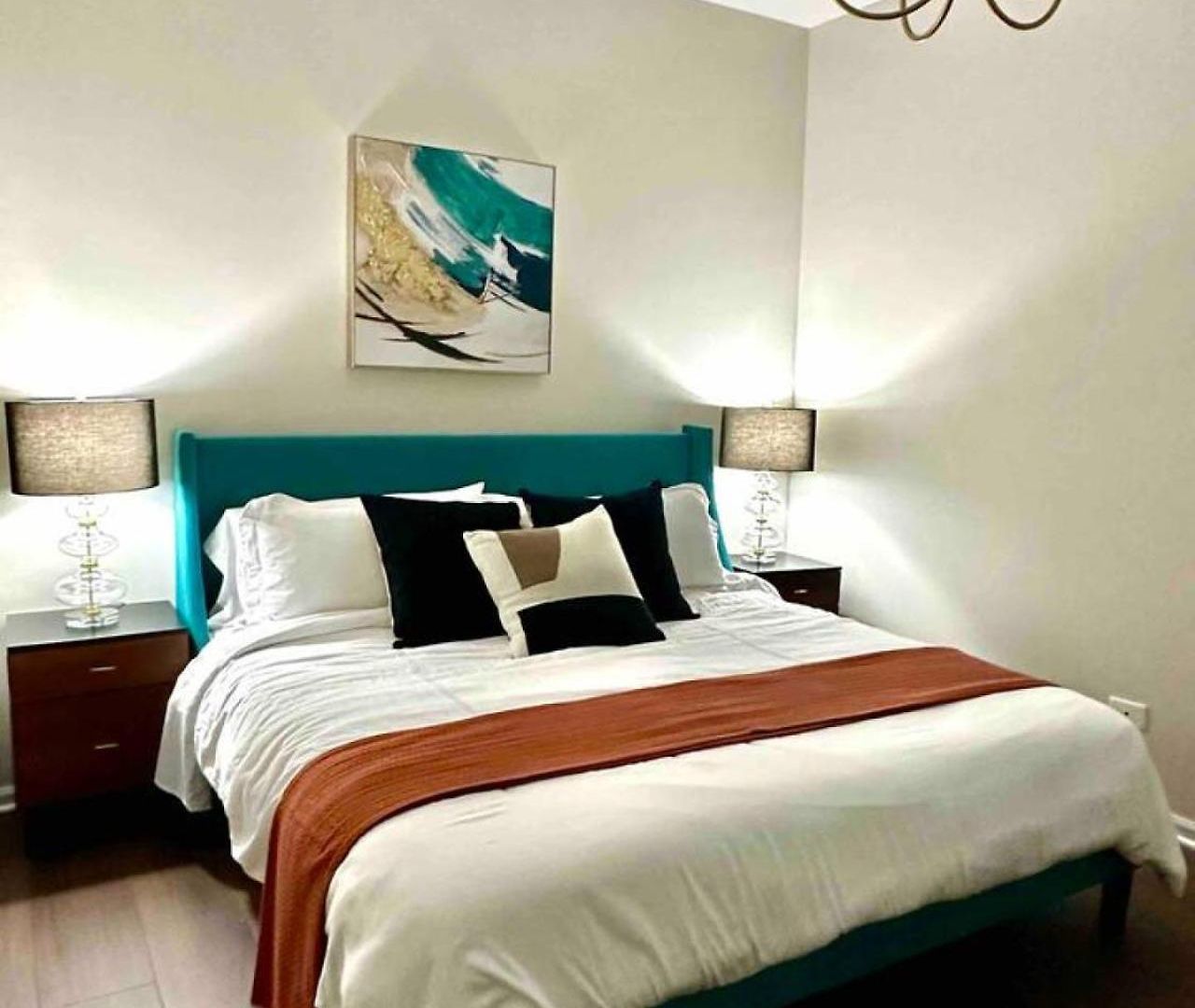 New! Spacious Art Deco Modern 5 Bd/3ba Apartment Chicago