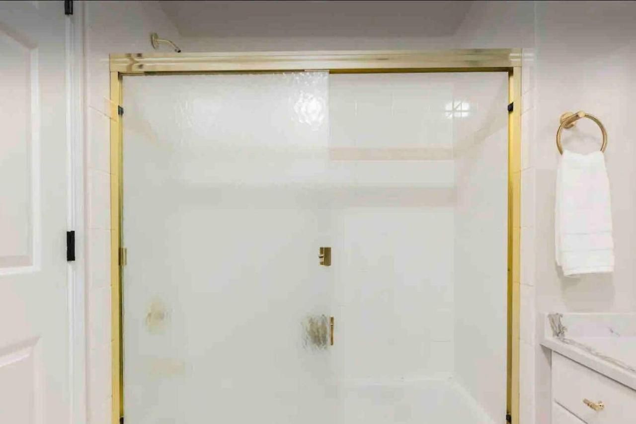 New! Spacious Art Deco Modern 5 Bd/3ba Apartment Chicago