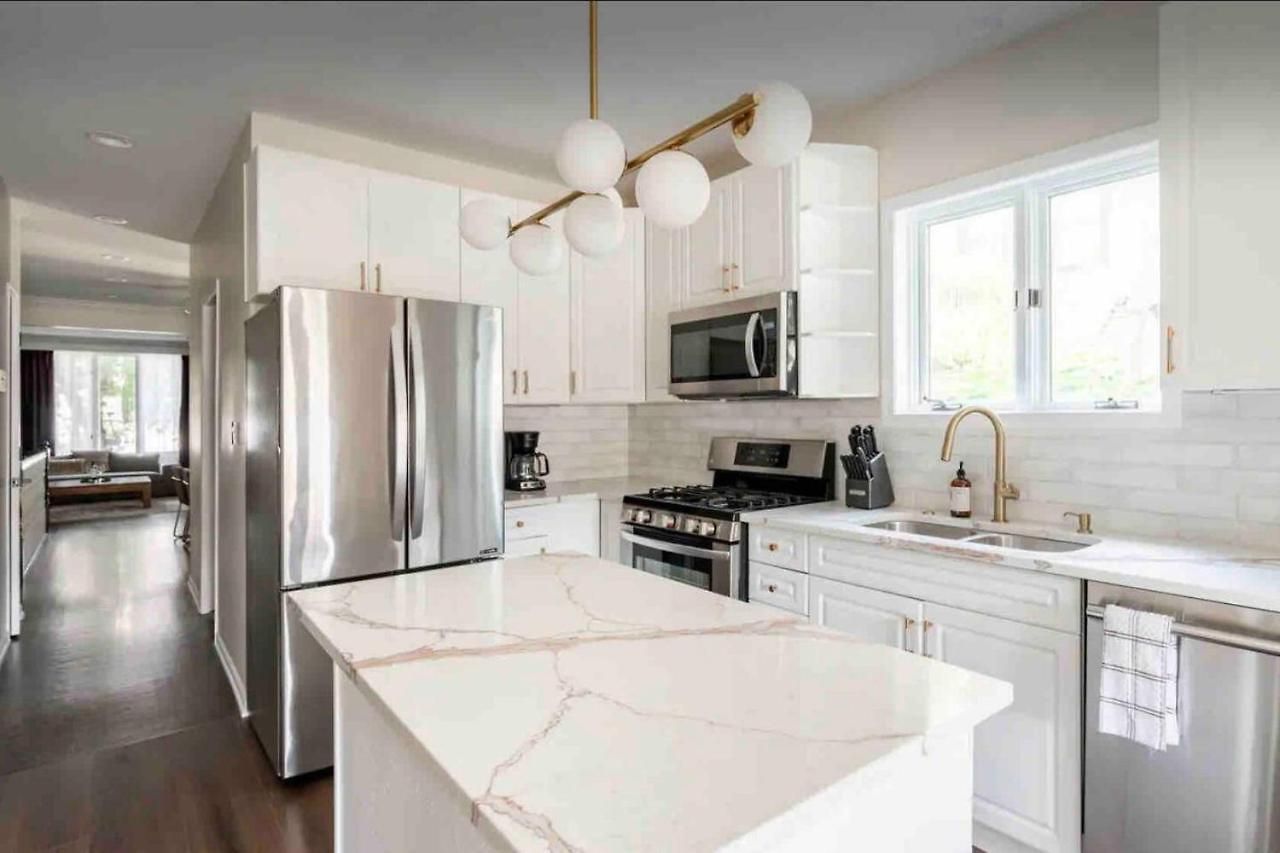 New! Spacious Art Deco Modern 5 Bd/3ba Chicago