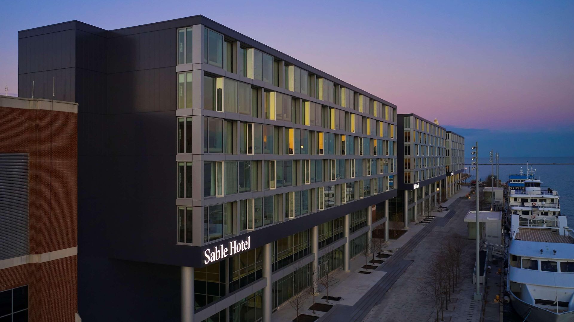 Sable At Navy Pier Chicago, Curio Collection By Hilton 4*