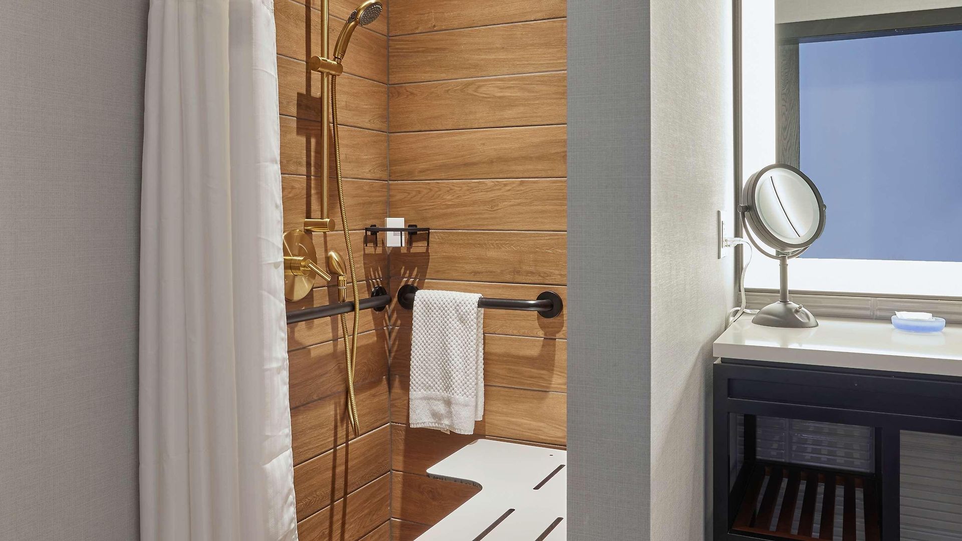 Sable At Navy Pier Chicago, Curio Collection By Hilton 4*