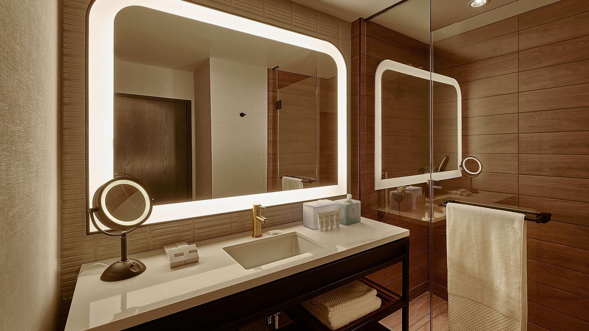 Sable At Navy Pier Chicago, Curio Collection By Hilton 4*