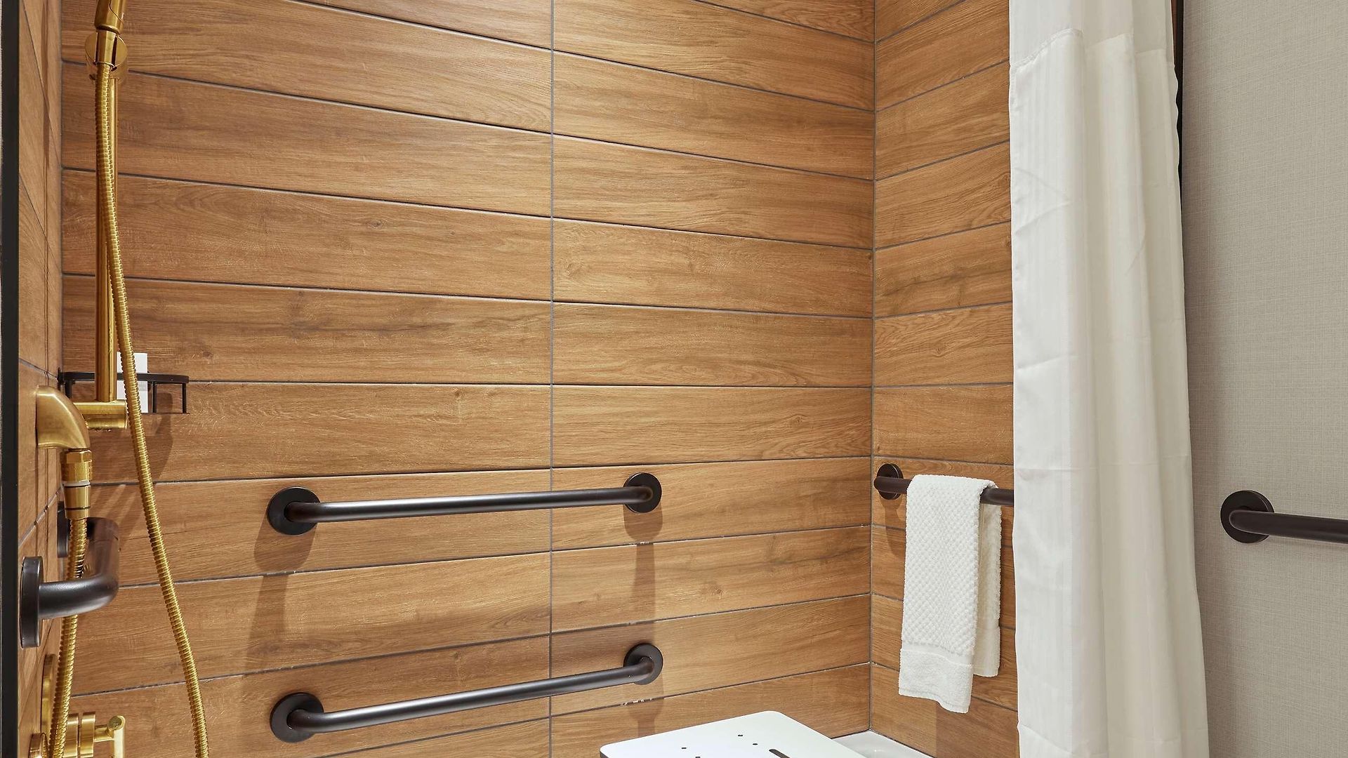 Hotel Sable At Navy Pier Chicago, Curio Collection By Hilton