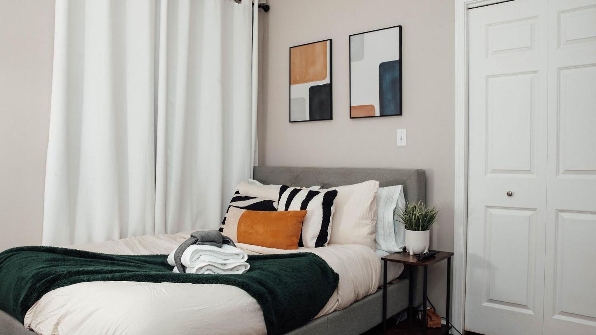 Modern & Spacious By Northwestern Hospital Bronzeville Apartment