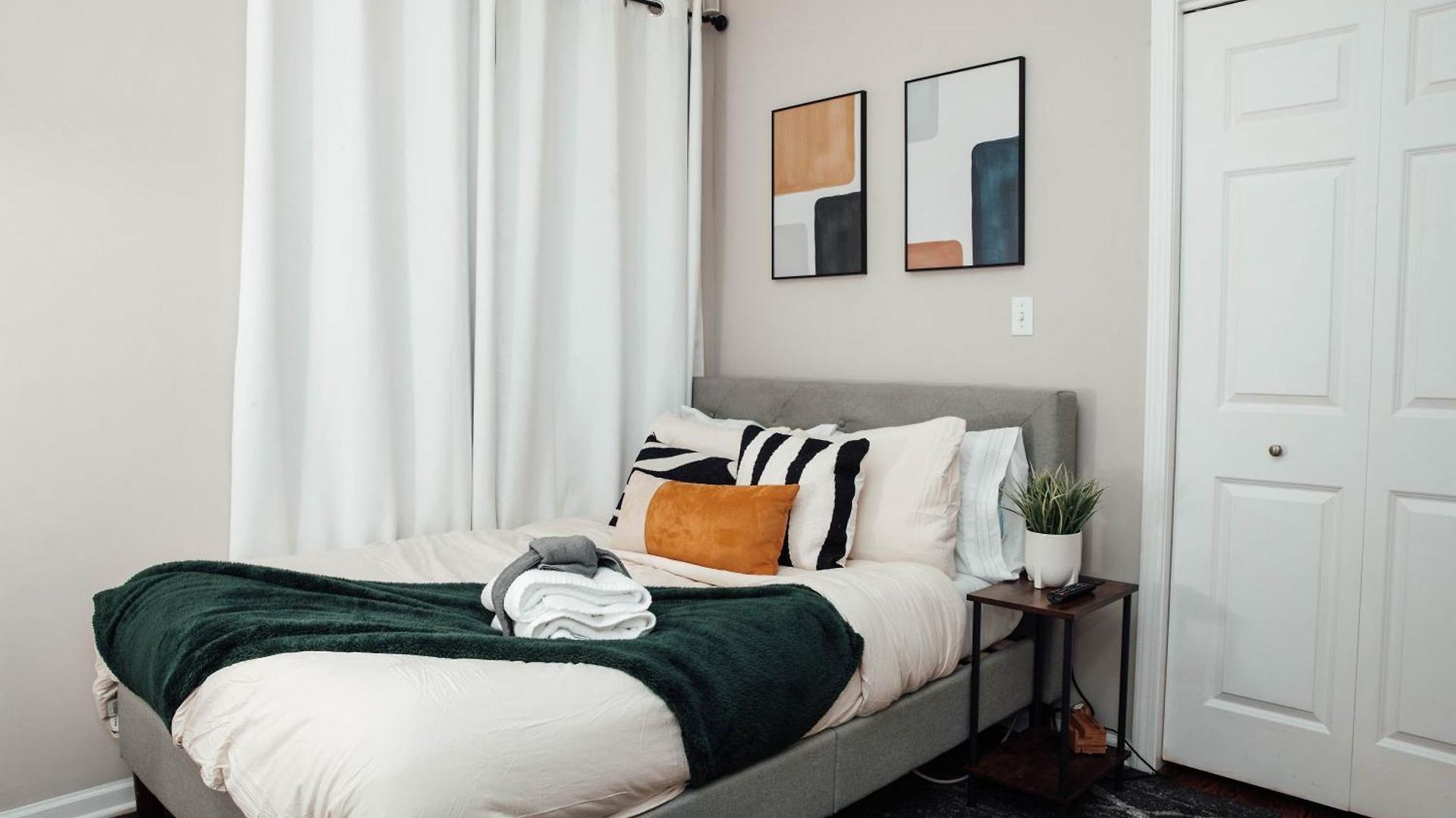 Modern & Spacious By Northwestern Hospital Bronzeville *