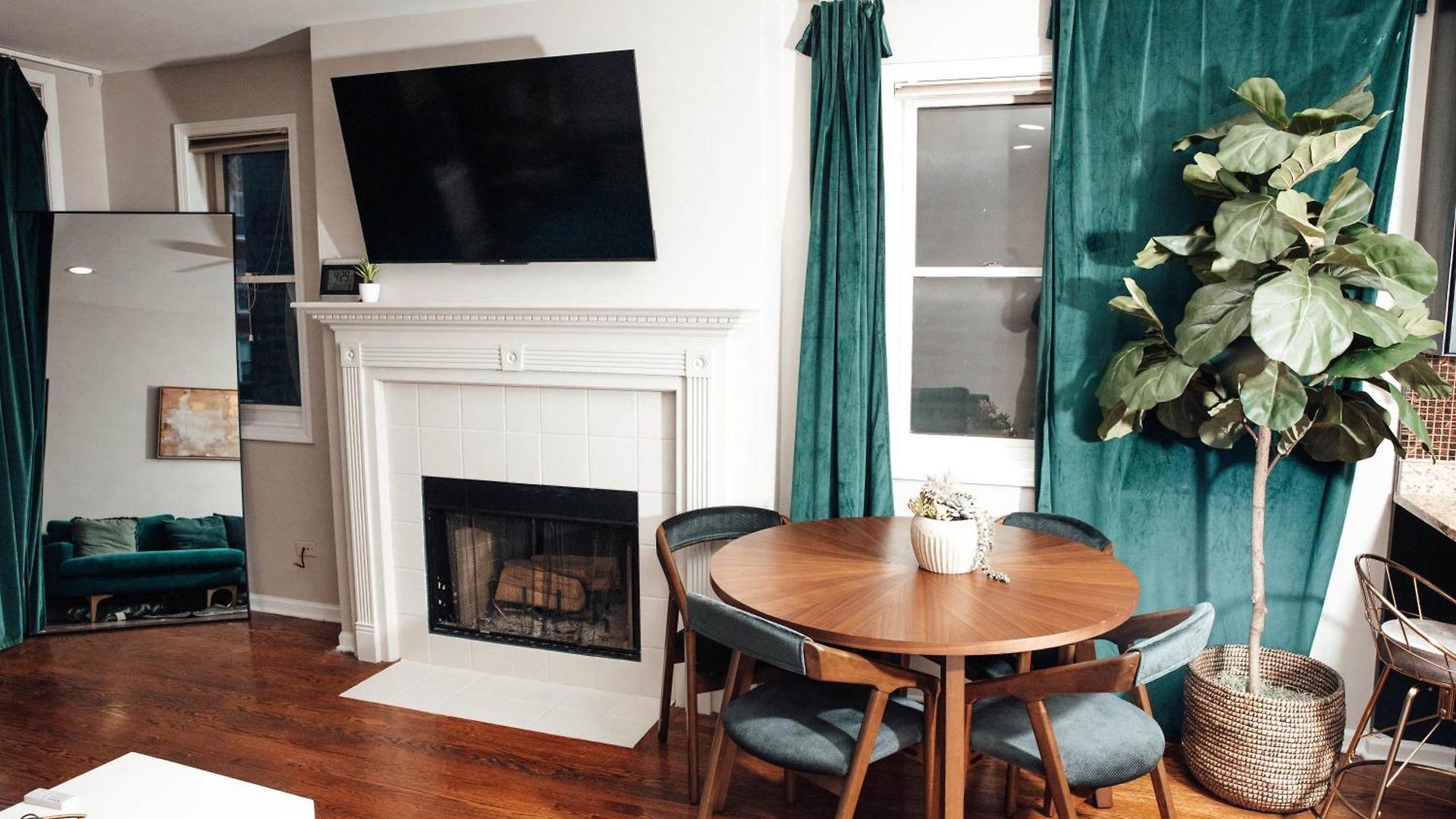 Modern & Spacious By Northwestern Hospital Bronzeville Apartment *