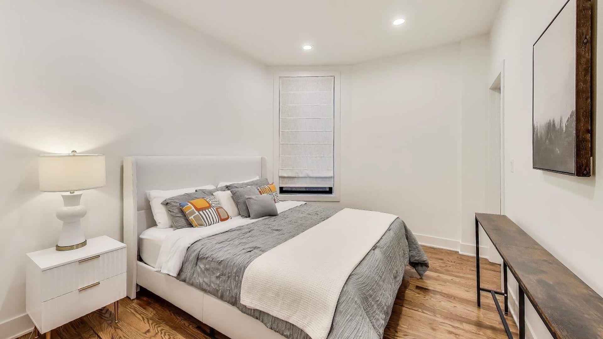 Luxurious Lincoln Park With Gourmet Kitchen Apartment
