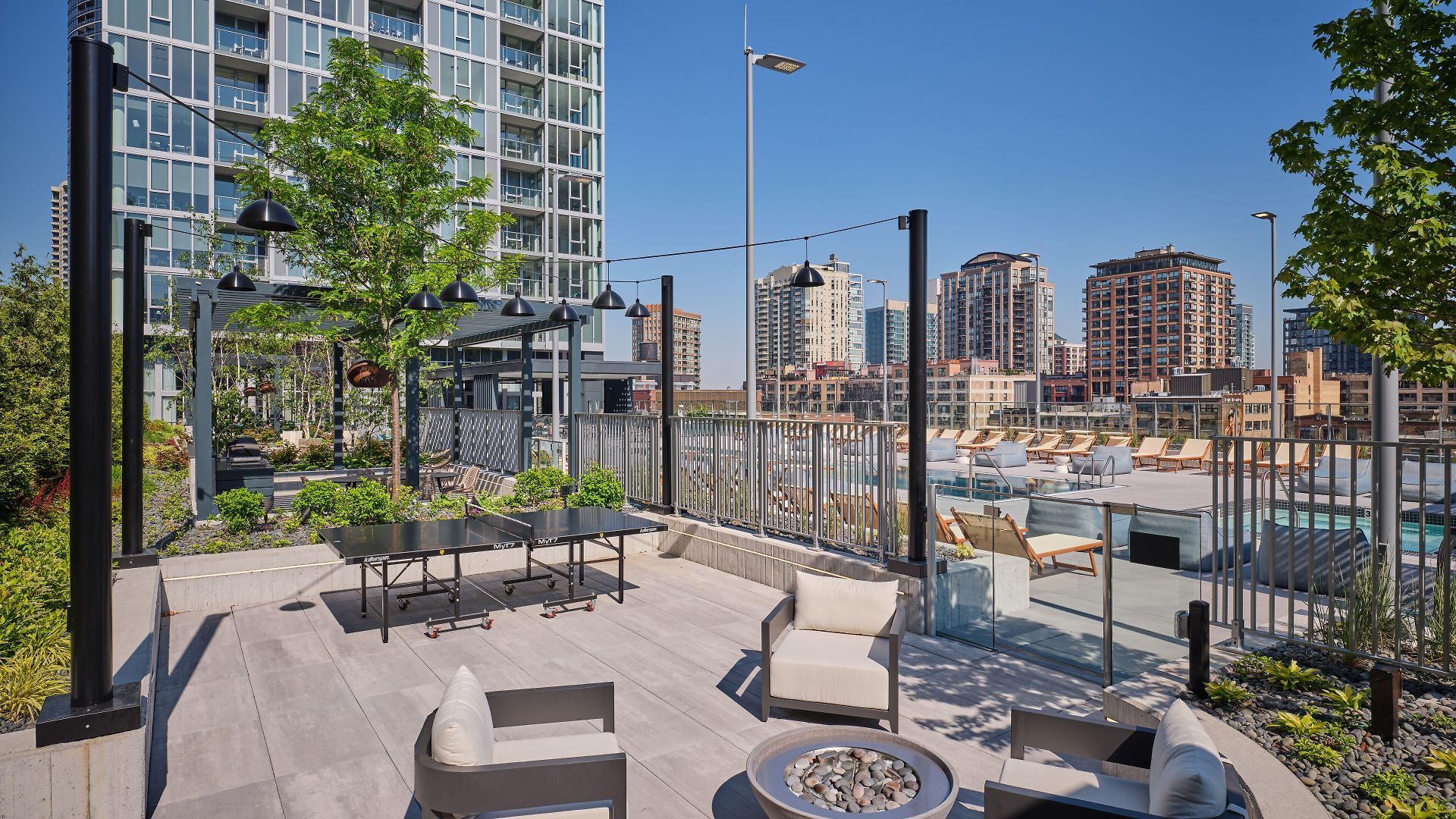 Level - River North 4*