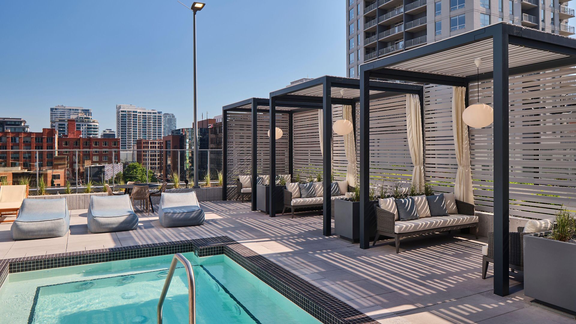 Level - River North Hotel