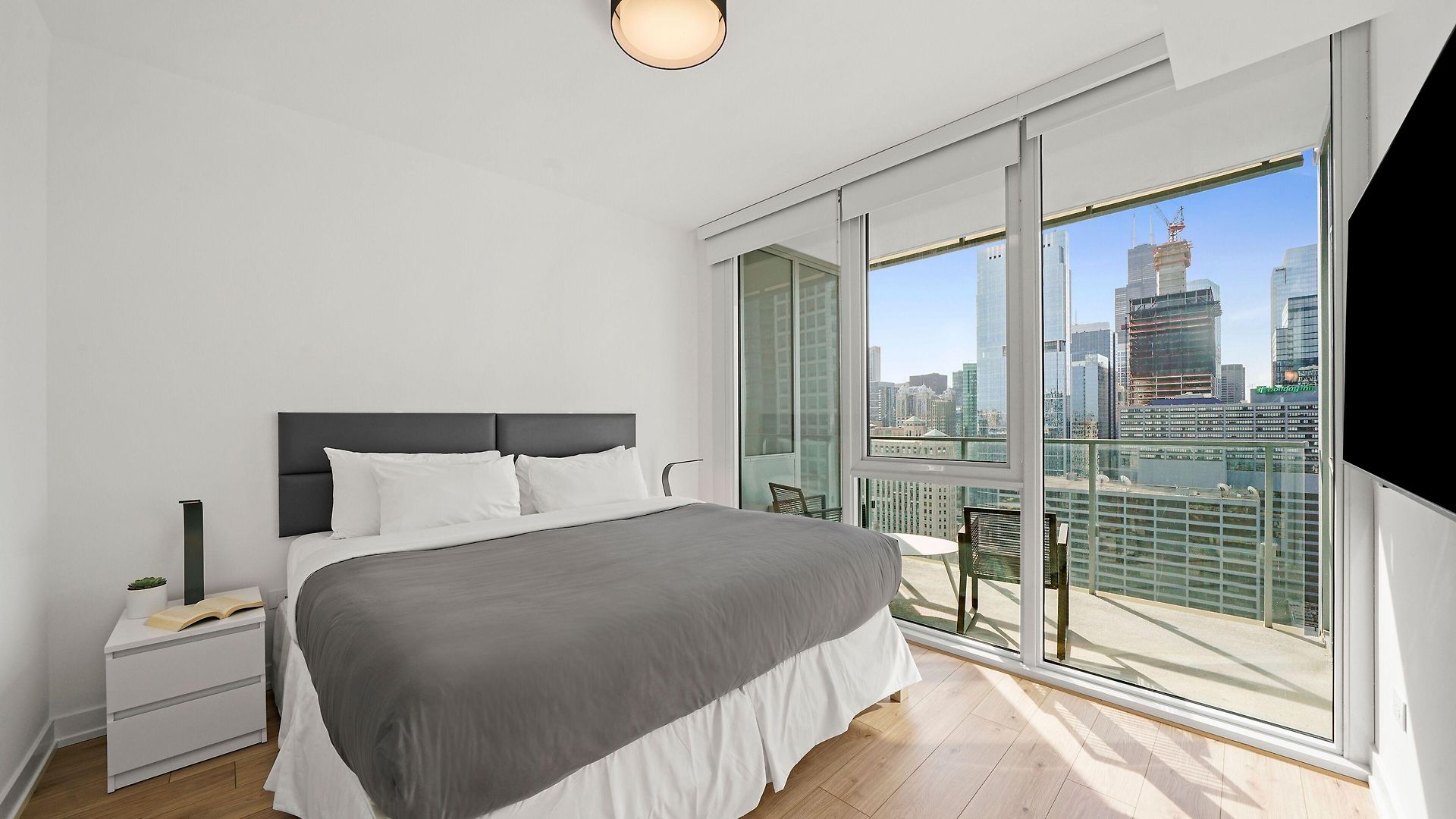 Hotel Level - River North 4*
