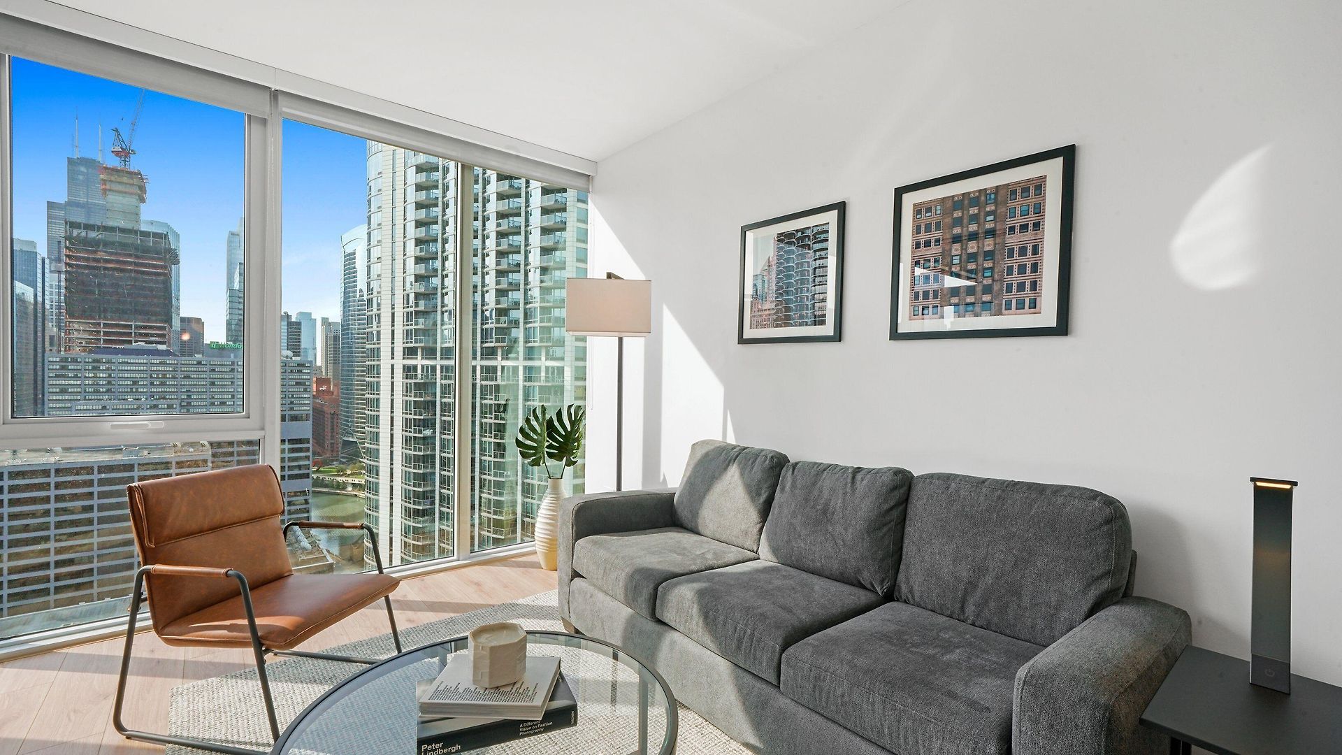 Level - River North 4*