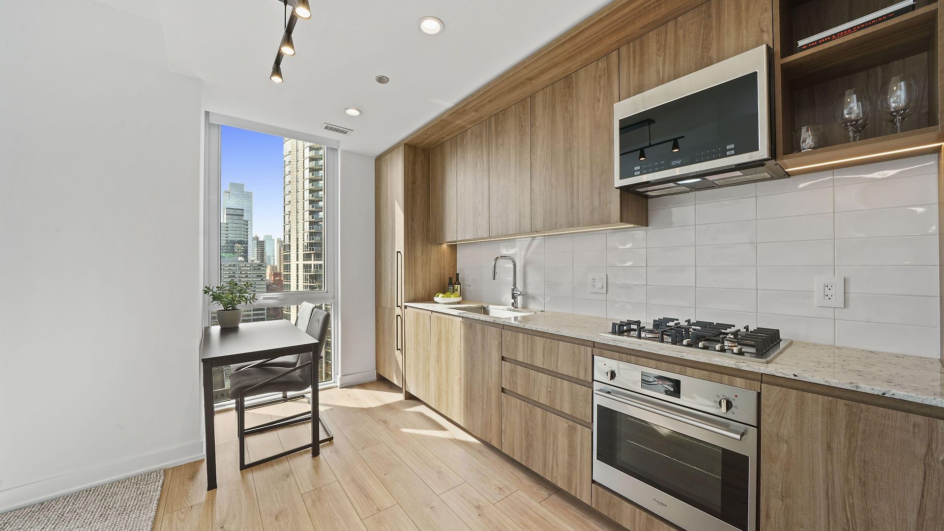 Level - River North Hotel 4*