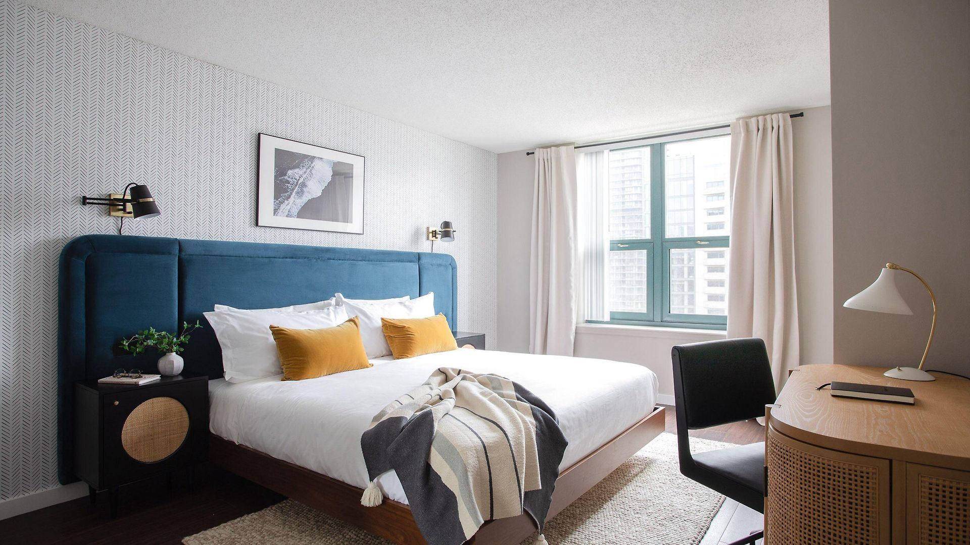 Kasa Magnificent Mile Aparthotel