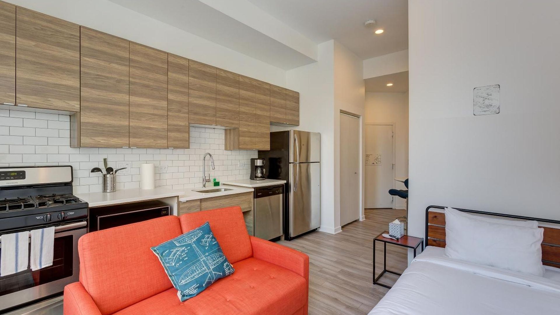 Ground Floor In By 747 Lofts