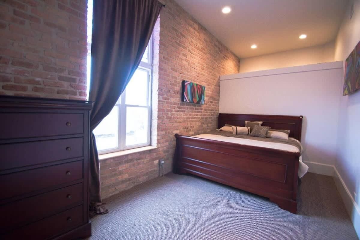 Amazing Wicker Park Penthouse With Skyline Views *