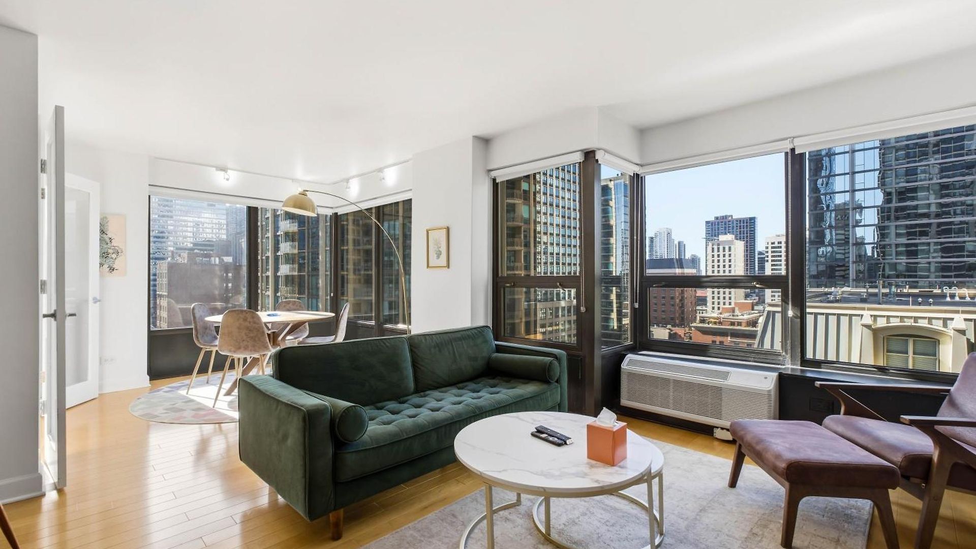 2bd River North Million Dollar Views! Parking Incl *