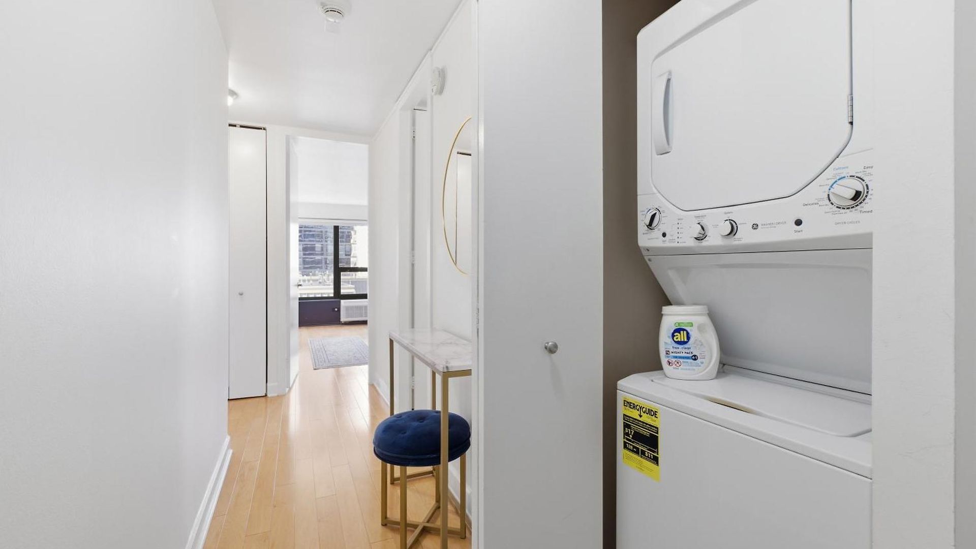 2bd River North Million Dollar Views! Parking Incl Apartment Chicago