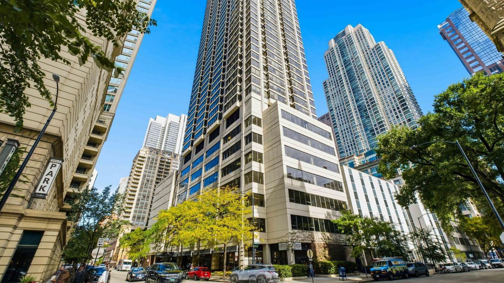 Apartment 2bd River North Million Dollar Views! Parking Incl *
