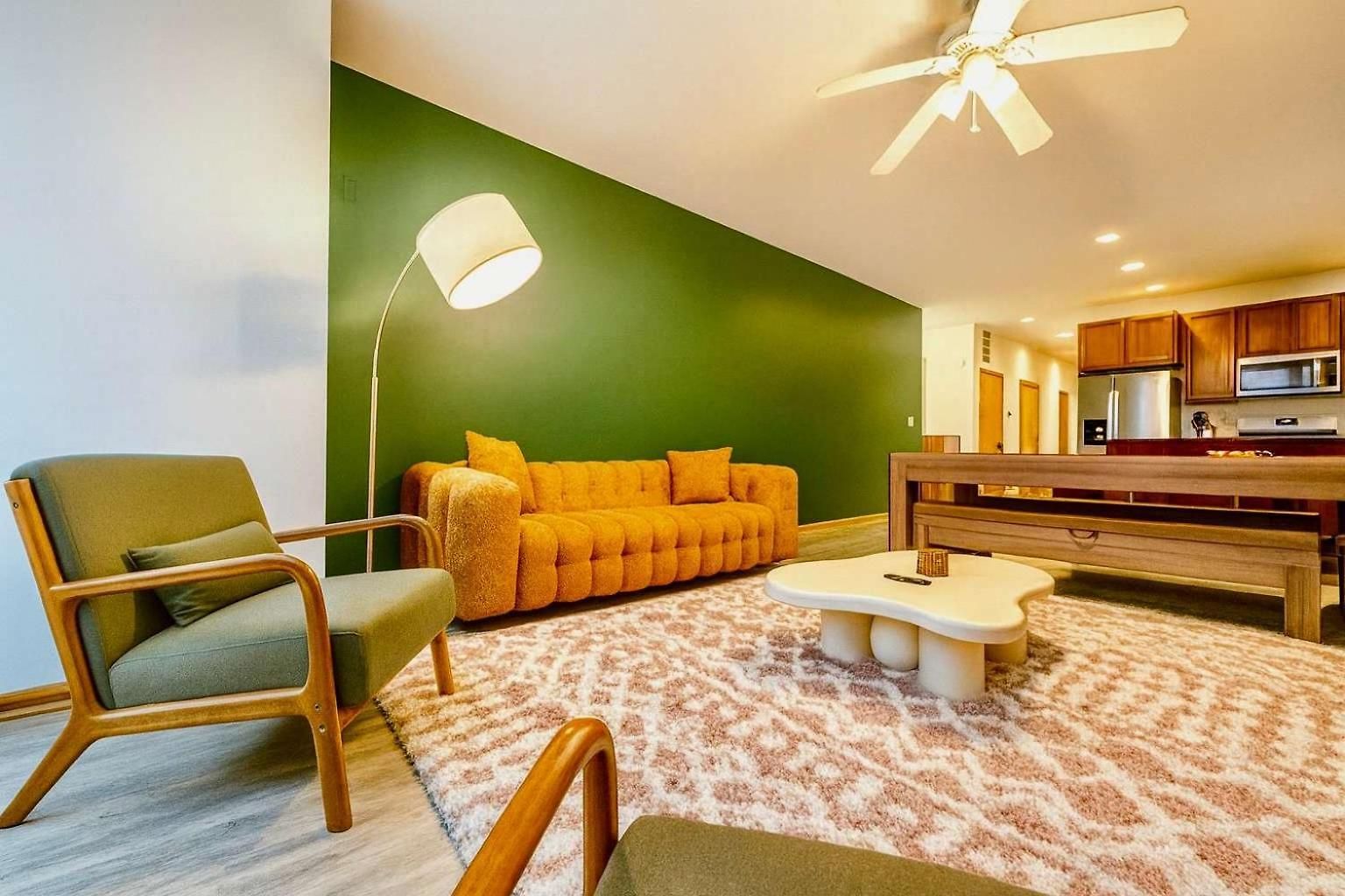 1 Free Parking Sleeps 10 Chicago