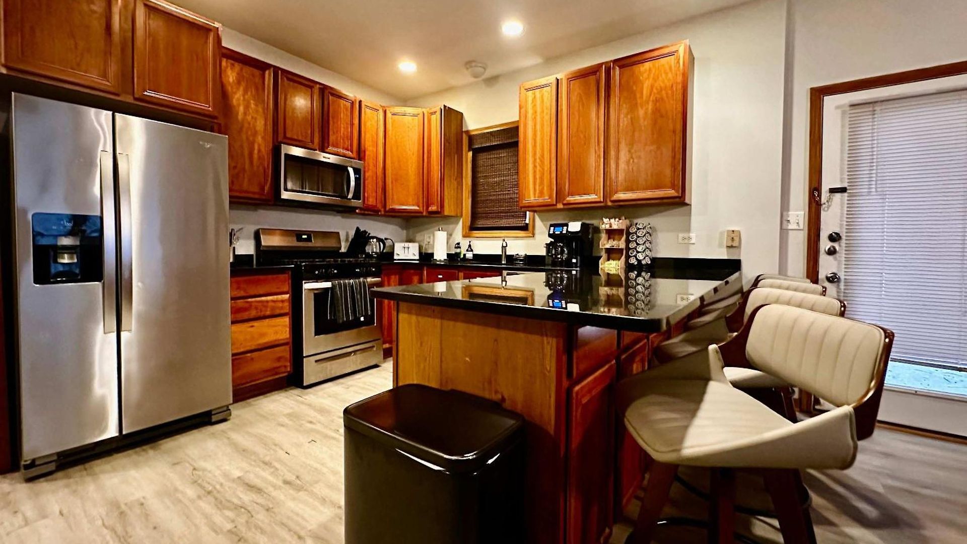1 Free Parking Sleeps 10 Apartment *