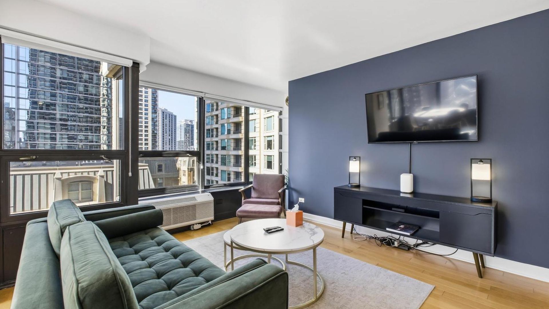 Apartment 2bd River North Million Dollar Views! Parking Incl