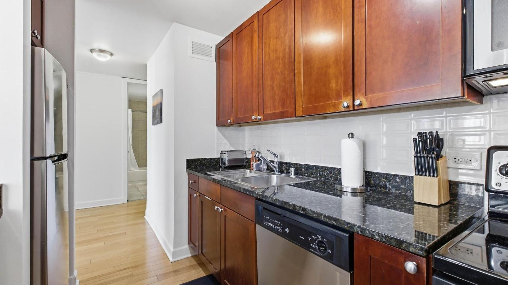 Apartment 2bd River North Million Dollar Views! Parking Incl