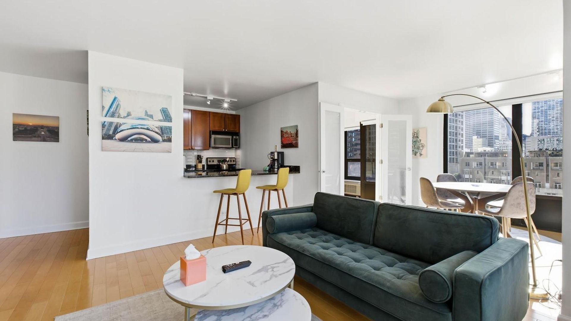 2bd River North Million Dollar Views! Parking Incl *