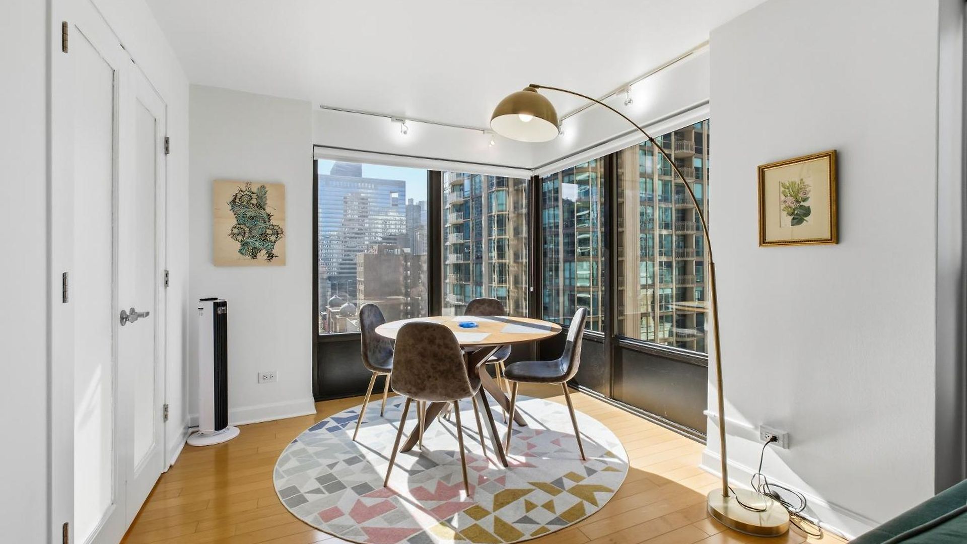 2bd River North Million Dollar Views! Parking Incl Apartment