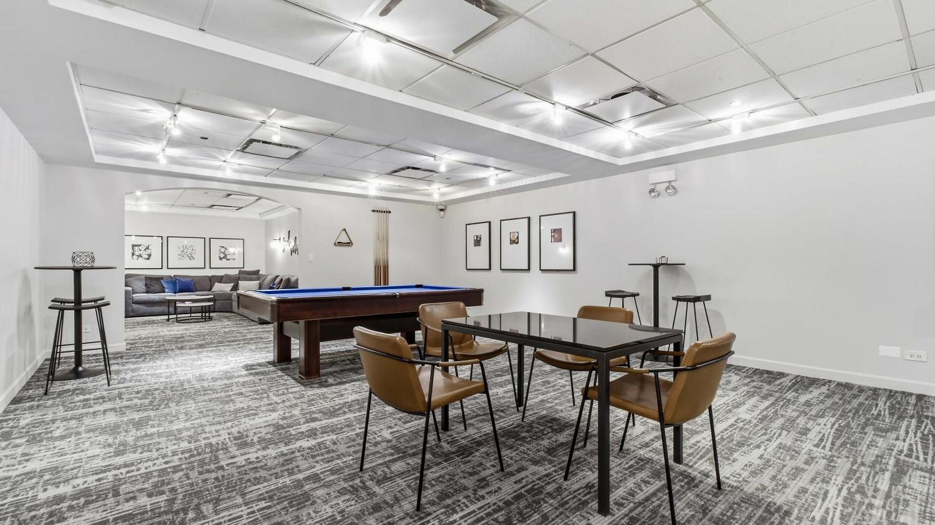 2bd River North Million Dollar Views! Parking Incl Chicago