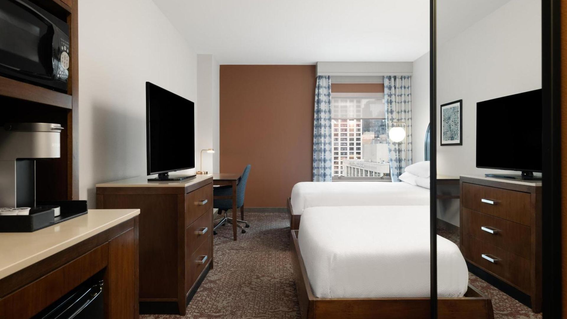 Hilton Garden Downtown/magnificent Mile 3*